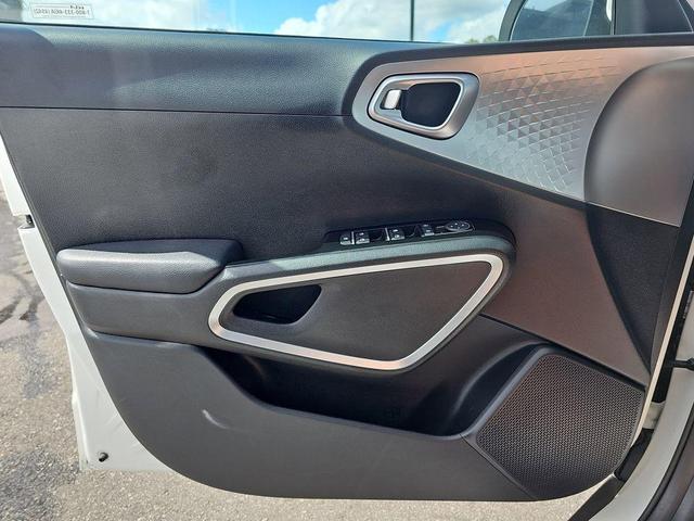Photo of 2024 Snow White Pearl Kia Soul