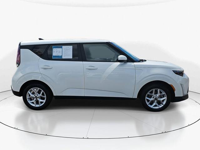 Photo of 2024 Snow White Pearl Kia Soul