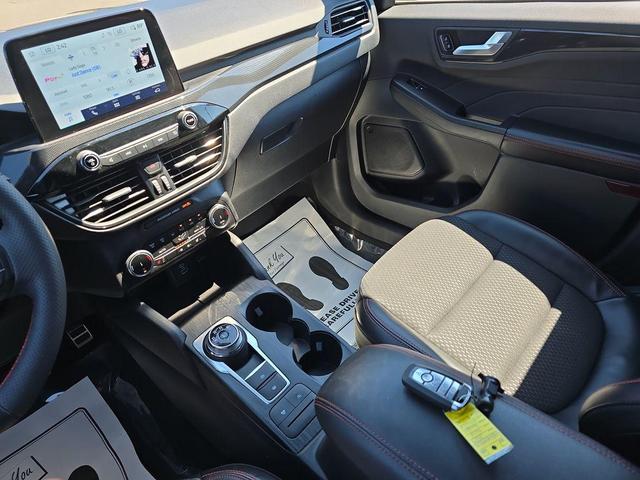 Photo of 2023 Black Metallic Ford Escape
