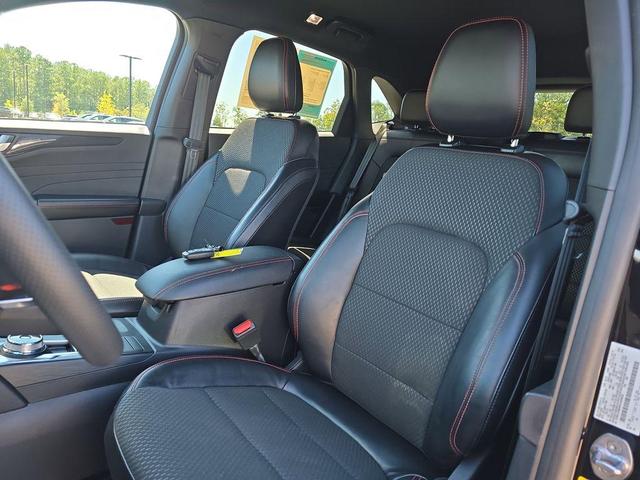 Photo of 2023 Black Metallic Ford Escape