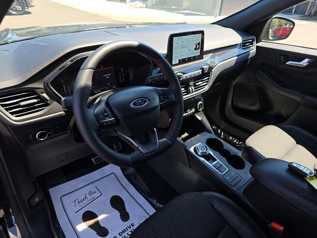 Photo of 2023 Black Metallic Ford Escape