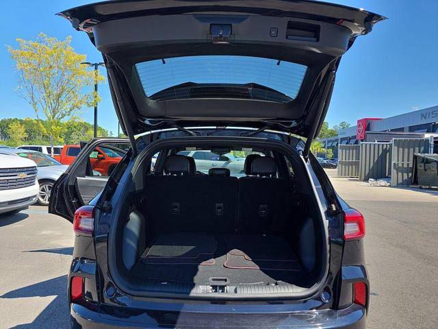 Photo of 2023 Black Metallic Ford Escape