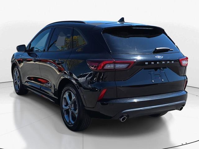 Photo of 2023 Black Metallic Ford Escape