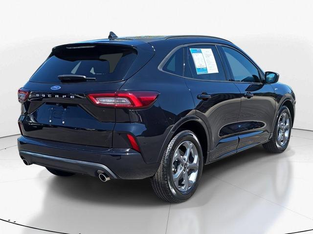 Photo of 2023 Black Metallic Ford Escape