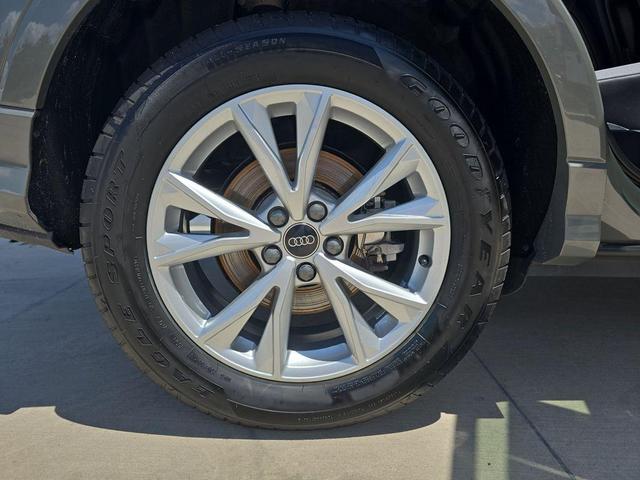 Photo of 2024 Chronos Gray Metallic Audi Q3