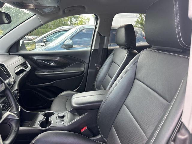 Photo of 2023 Summit White GMC Terrain