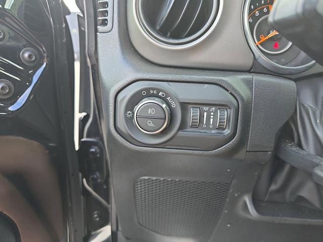 Photo of 2022 Black Clearcoat Jeep Gladiator