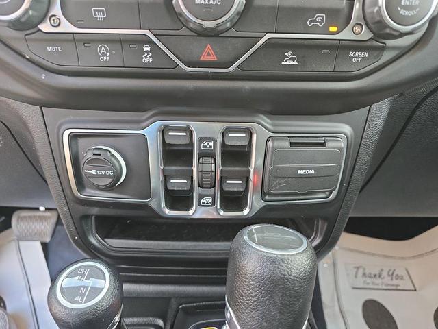 Photo of 2022 Black Clearcoat Jeep Gladiator