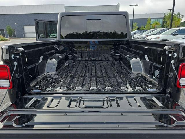Photo of 2022 Black Clearcoat Jeep Gladiator