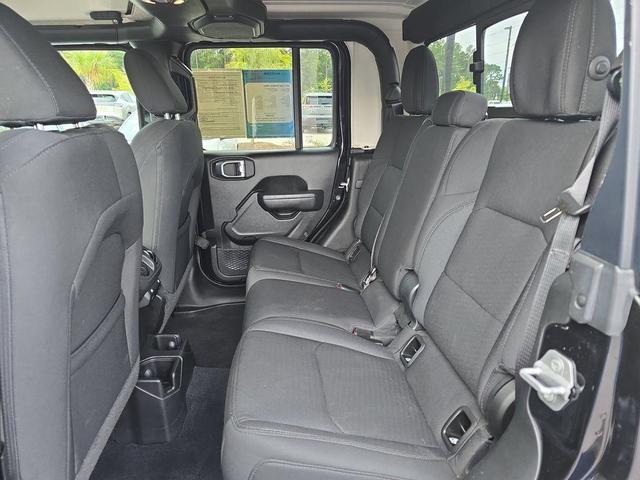 Photo of 2022 Black Clearcoat Jeep Gladiator