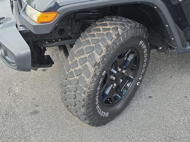 Photo of 2022 Black Clearcoat Jeep Gladiator