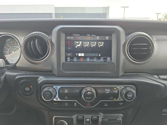 Photo of 2022 Black Clearcoat Jeep Gladiator