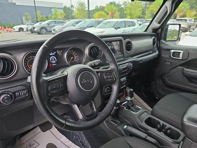 Photo of 2022 Black Clearcoat Jeep Gladiator