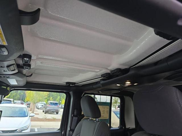Photo of 2022 Black Clearcoat Jeep Gladiator