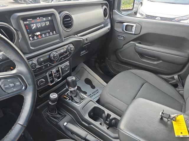 Photo of 2022 Black Clearcoat Jeep Gladiator