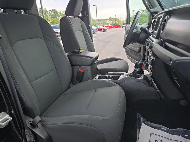 Photo of 2022 Black Clearcoat Jeep Gladiator