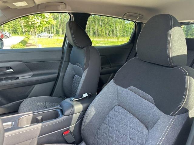 Photo of 2025 Gun Metallic Nissan Kicks