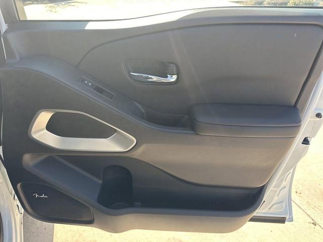Photo of 2025 Glacier White Nissan Frontier