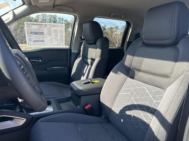 Photo of 2025 Glacier White Nissan Frontier