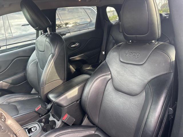 Photo of 2022 Sting Gray Clearcoat Jeep Cherokee