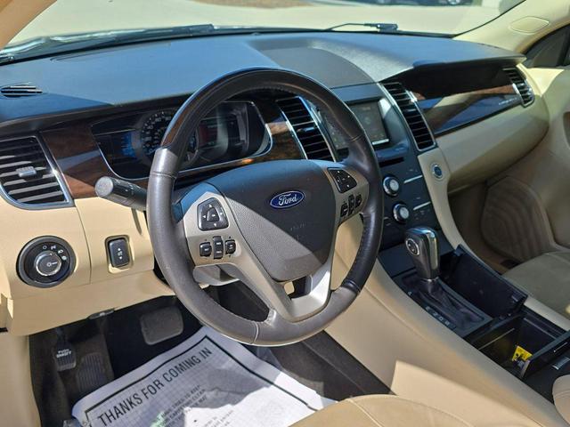 Photo of 2015 Tuxedo Black Metallic Ford Taurus