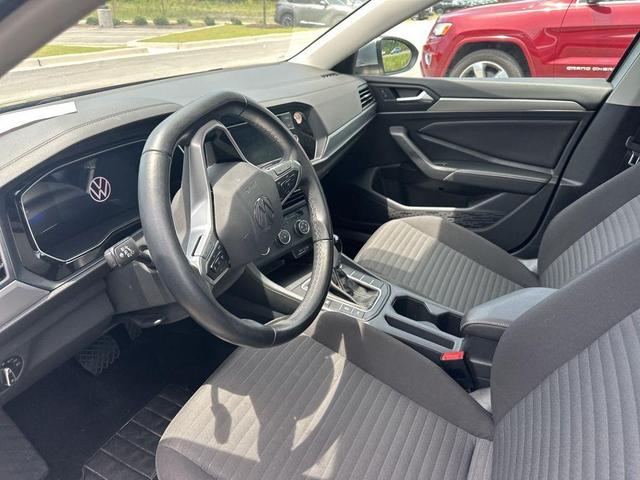Photo of 2024 Pyrite Silver Metallic Volkswagen Jetta