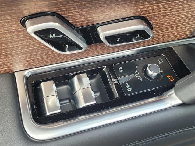 Photo of 2025 Santorini Black Land Rover Range Rover