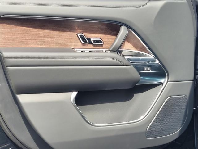 Photo of 2025 Santorini Black Land Rover Range Rover