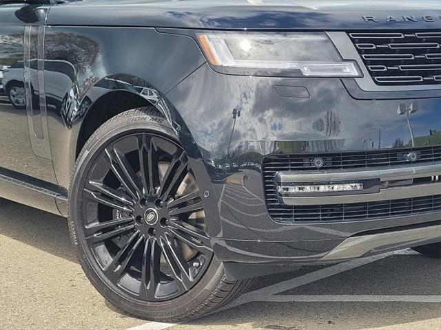 Photo of 2025 Santorini Black Land Rover Range Rover