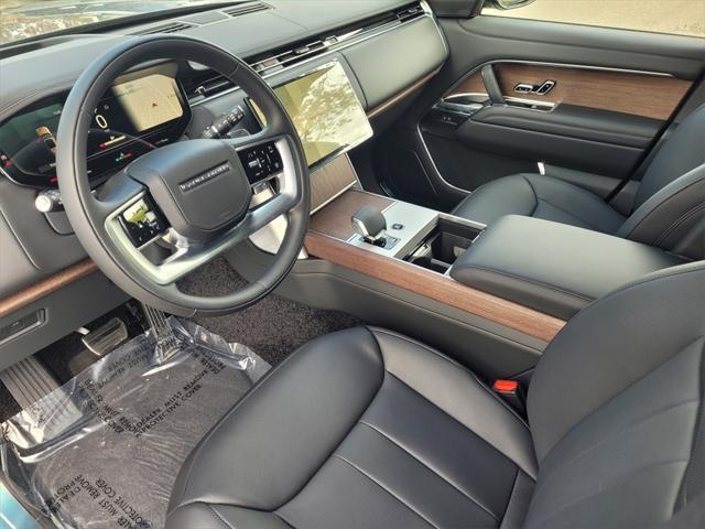 Photo of 2025 Santorini Black Land Rover Range Rover