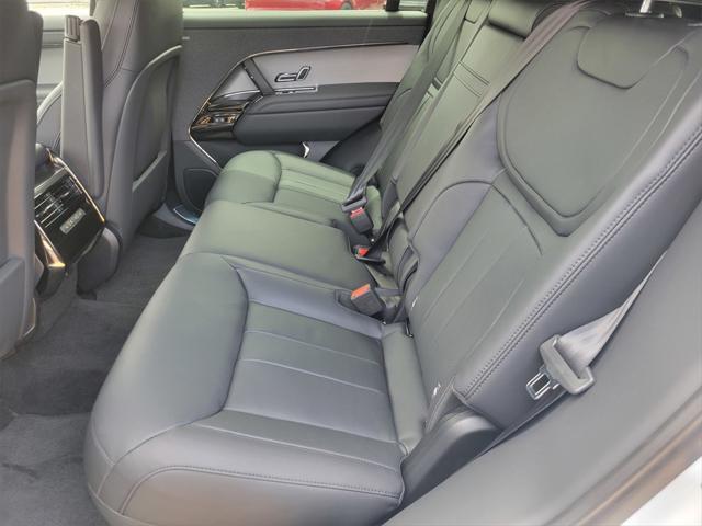 Photo of 2025 Fuji White Land Rover Range Rover Sport