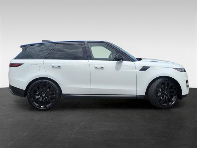 Photo of 2025 Fuji White Land Rover Range Rover Sport