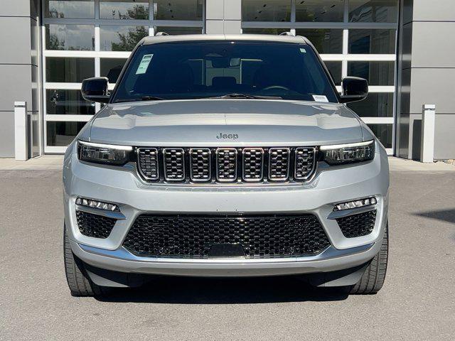 Photo of 2023 Silver Zynith Jeep Grand Cherokee