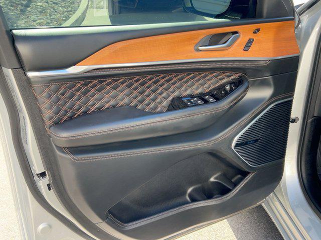 Photo of 2023 Silver Zynith Jeep Grand Cherokee
