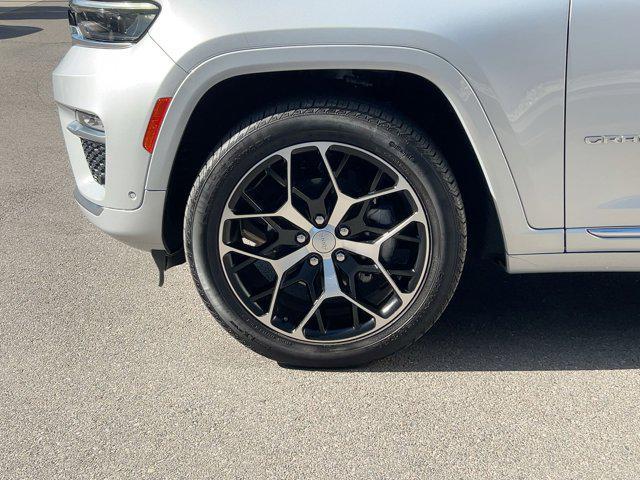 Photo of 2023 Silver Zynith Jeep Grand Cherokee