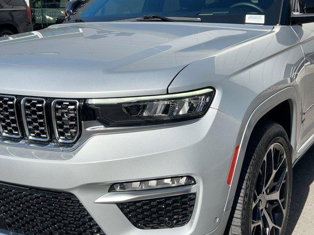 Photo of 2023 Silver Zynith Jeep Grand Cherokee