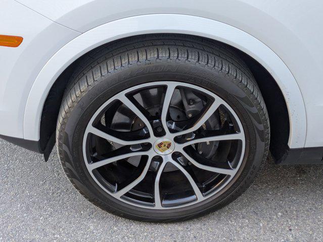 Photo of 2021 White Porsche Cayenne