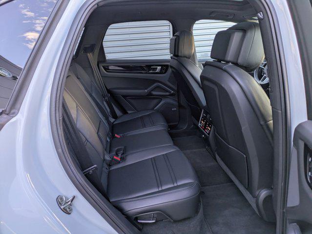 Photo of 2021 White Porsche Cayenne