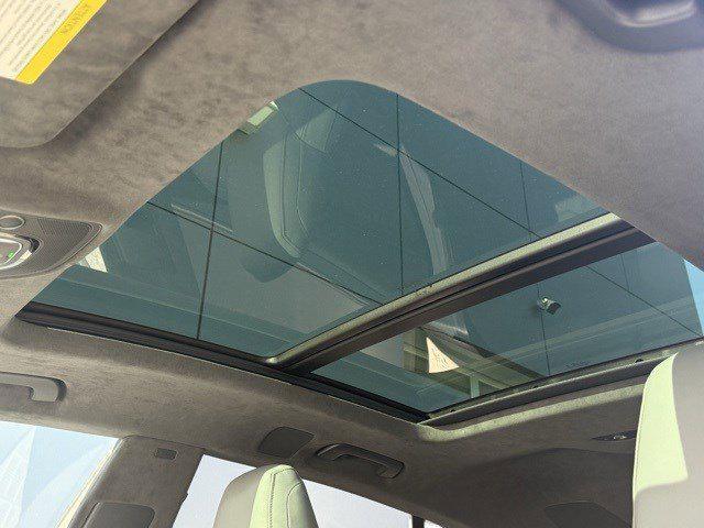 Photo of 2022 Carrara White Audi SQ8