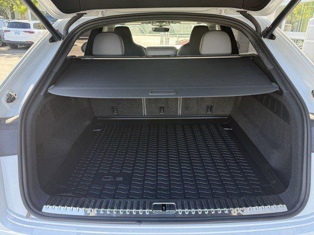 Photo of 2022 Carrara White Audi SQ8