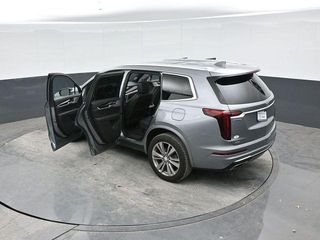 Photo of 2023 Silver Metallic Cadillac XT6