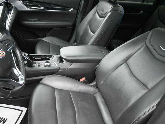Photo of 2023 Silver Metallic Cadillac XT6