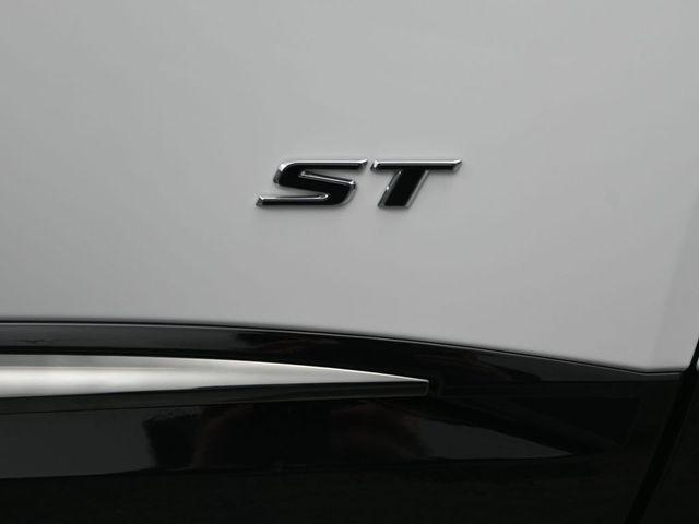 Photo of 2025 Summit White Buick Envision