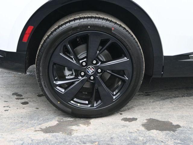 Photo of 2025 Summit White Buick Envision