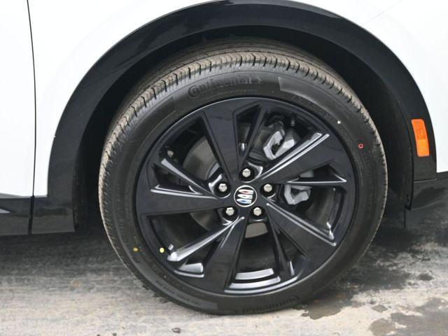Photo of 2025 Summit White Buick Envision