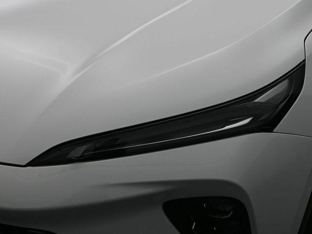 Photo of 2025 Summit White Buick Envision