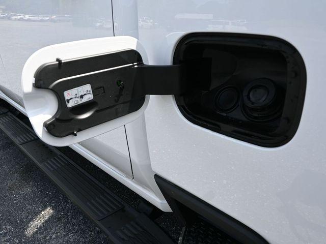 Photo of 2025 Summit White GMC Sierra 2500