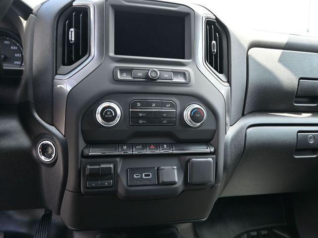 Photo of 2025 Summit White GMC Sierra 2500