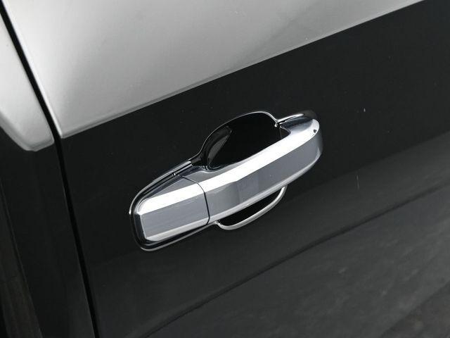 Photo of 2024 Onyx Black GMC Sierra 1500