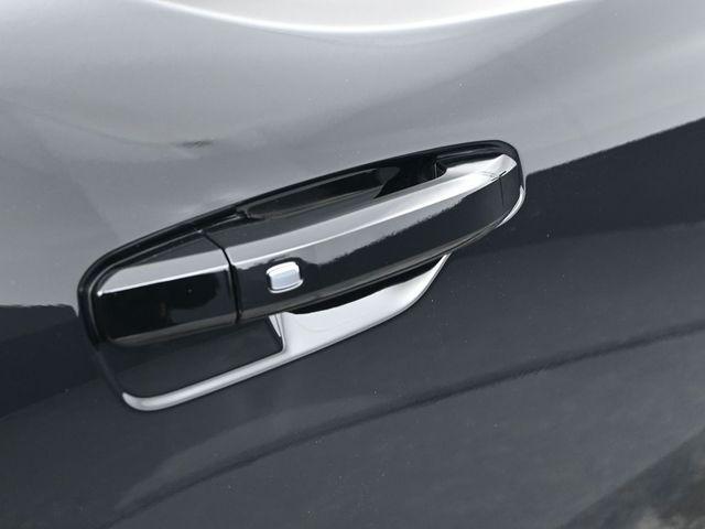 Photo of 2025 Black GMC HUMMER EV SUV